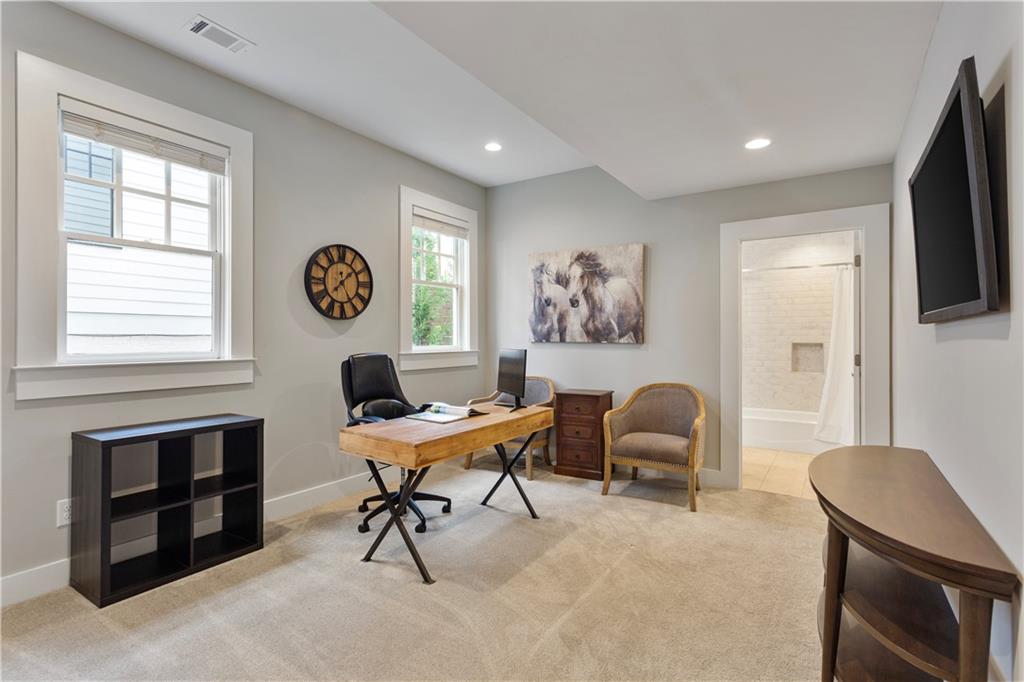1167 Rosewood Drive NE