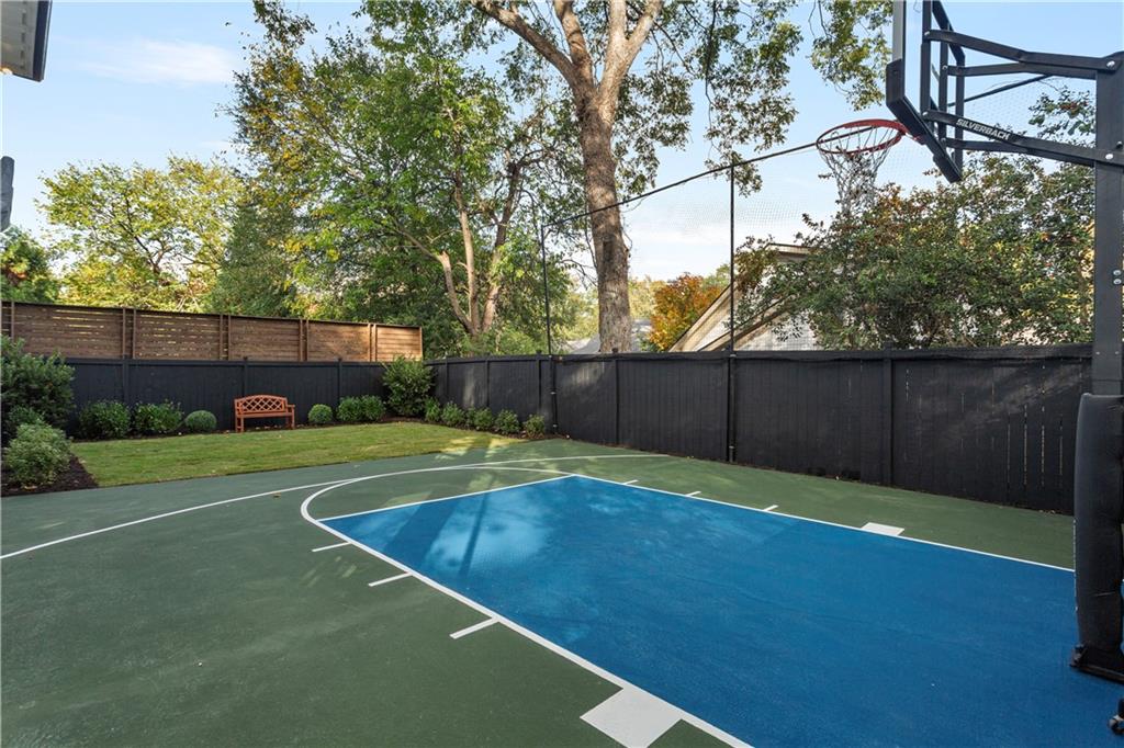 1167 Rosewood Drive NE