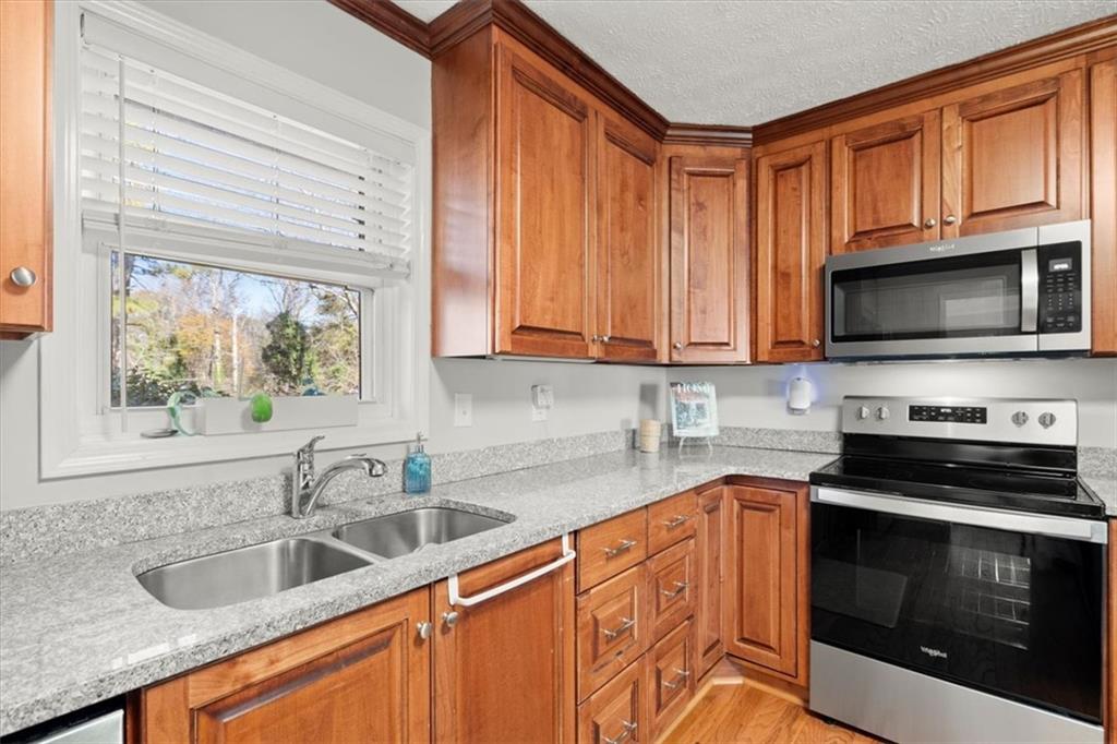 121 Suburban Drive NE