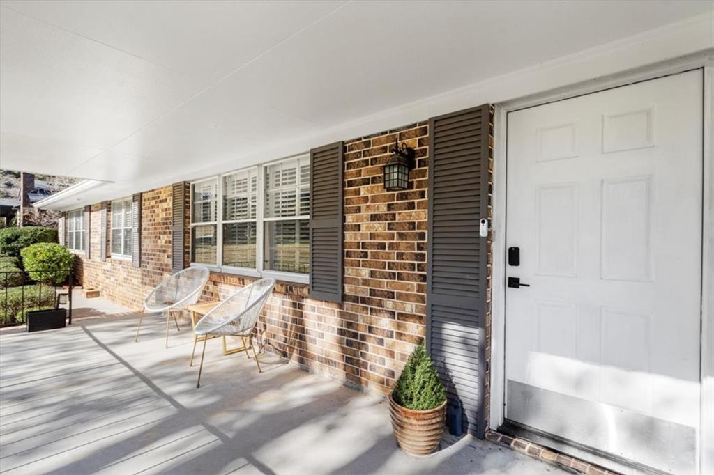 121 Suburban Drive NE