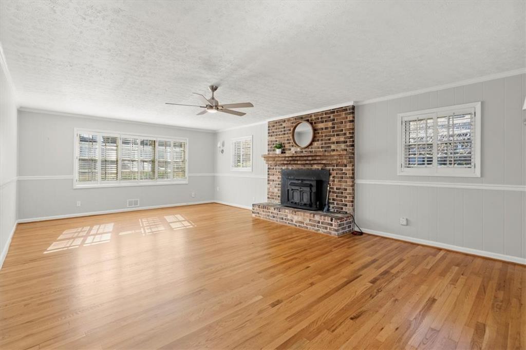 121 Suburban Drive NE
