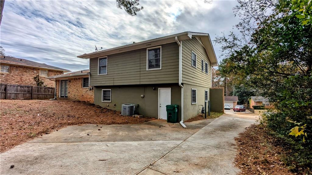 3582 Crown Point Court