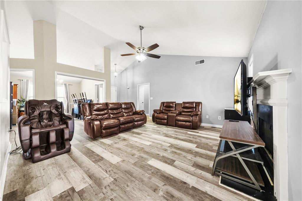 5752 Riverside Walk Drive