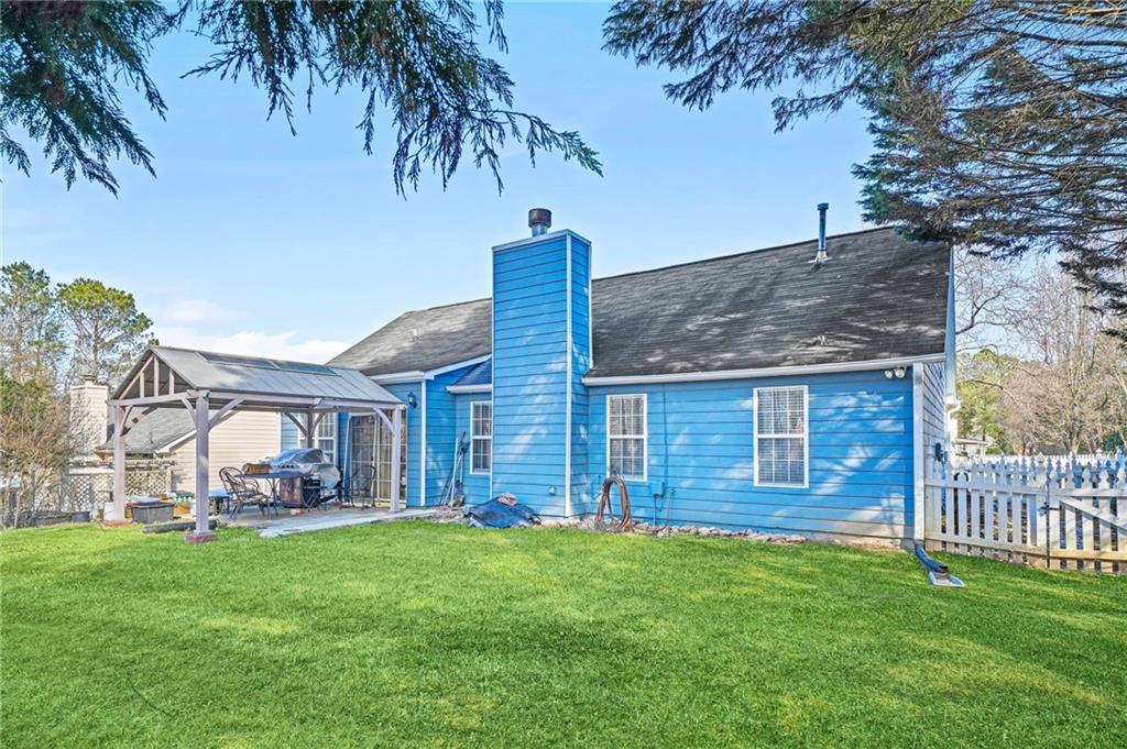5752 Riverside Walk Drive
