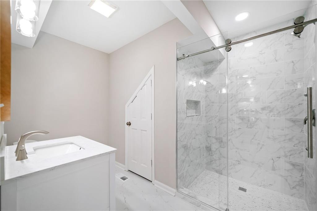 4590 Mountain Creek Drive NE