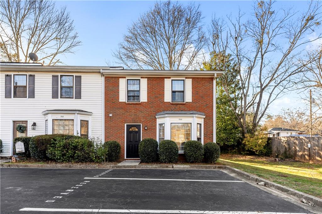 260 Shaded Oaks Lane SE