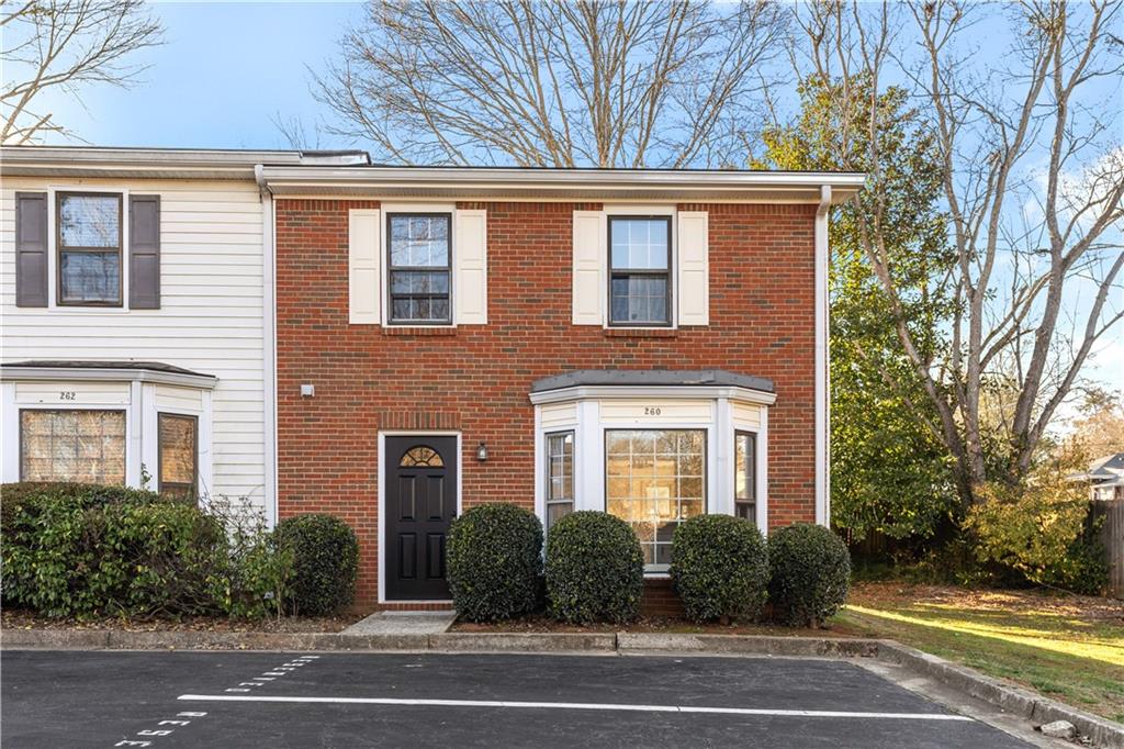 260 Shaded Oaks Lane SE