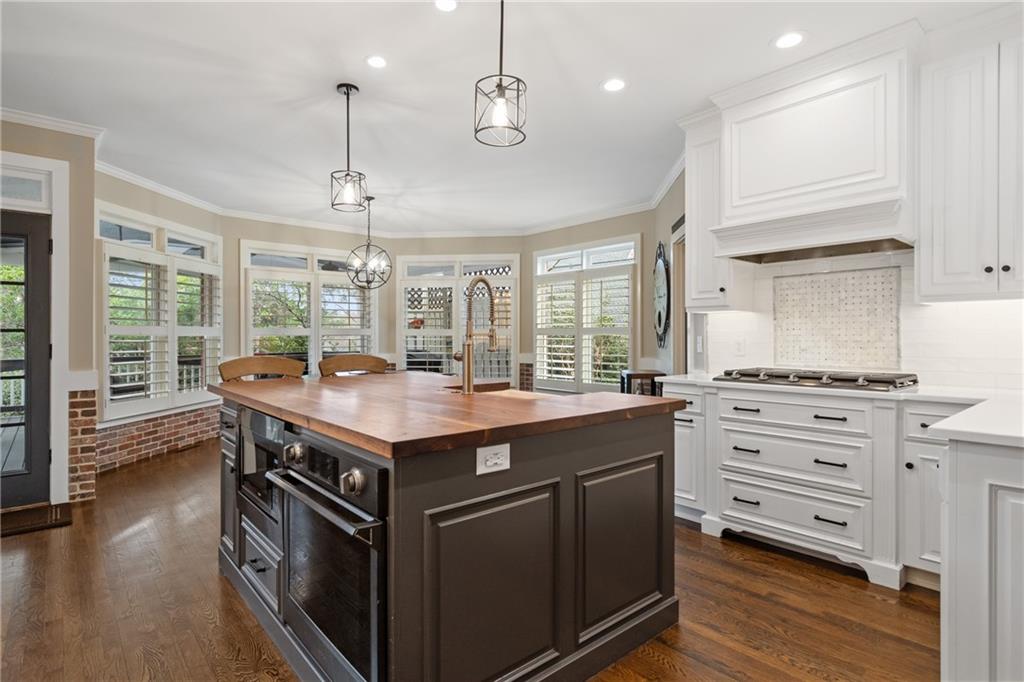720 Weybridge Place