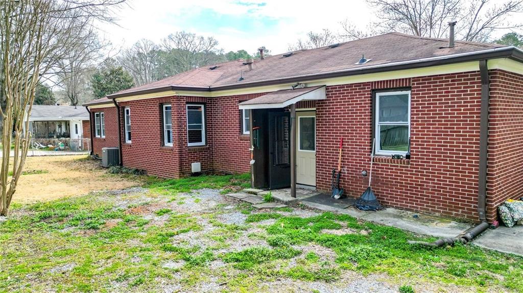 408 Robin Hood Road NE