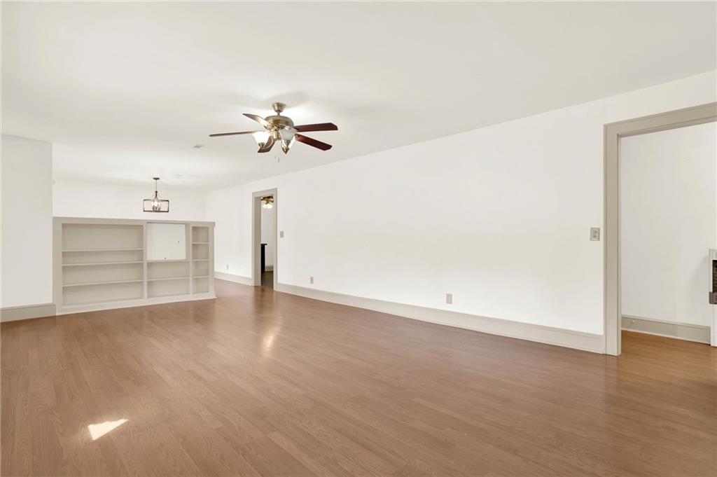 408 Robin Hood Road NE