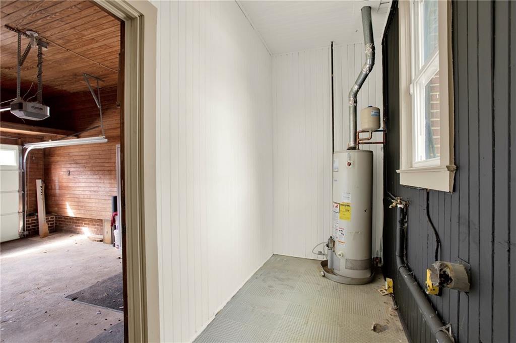 408 Robin Hood Road NE