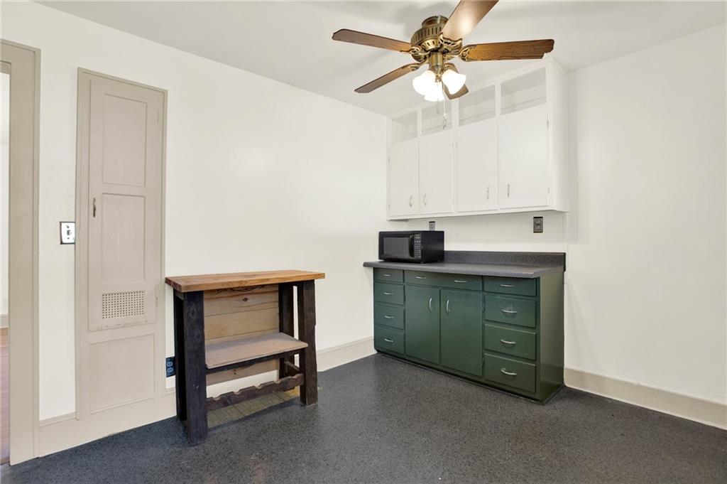 408 Robin Hood Road NE