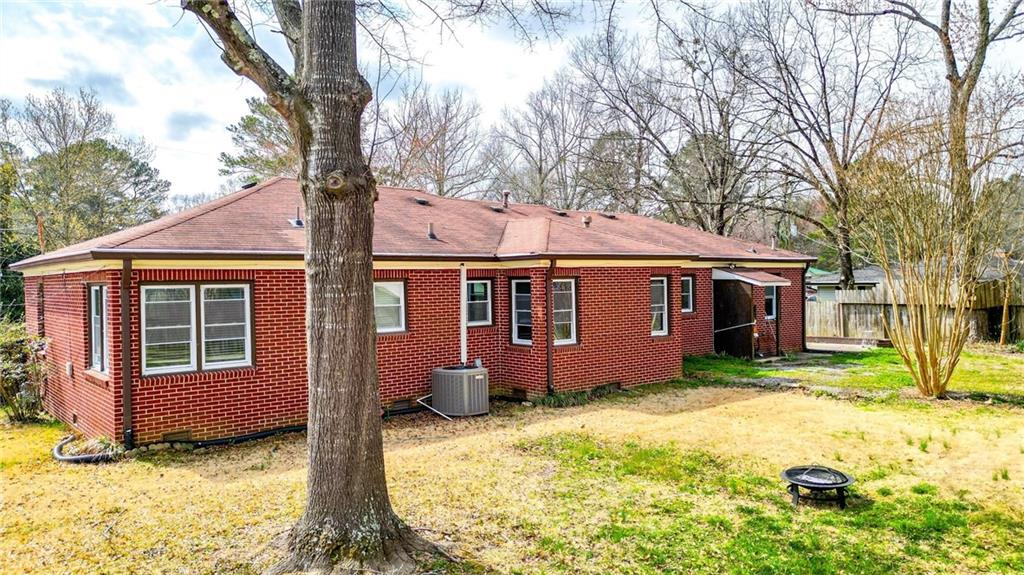 408 Robin Hood Road NE