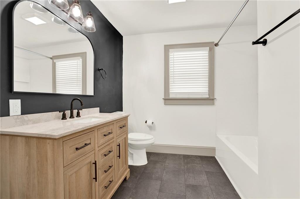 408 Robin Hood Road NE