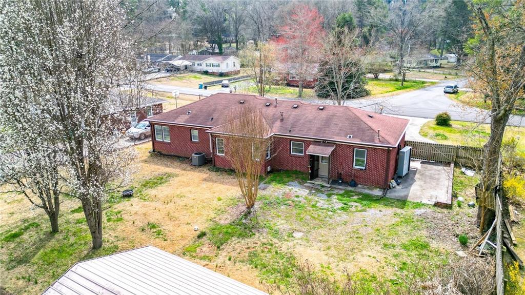 408 Robin Hood Road NE