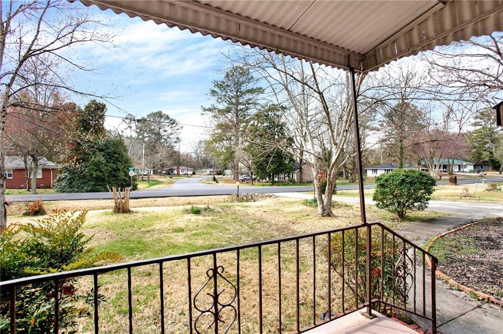 408 Robin Hood Road NE