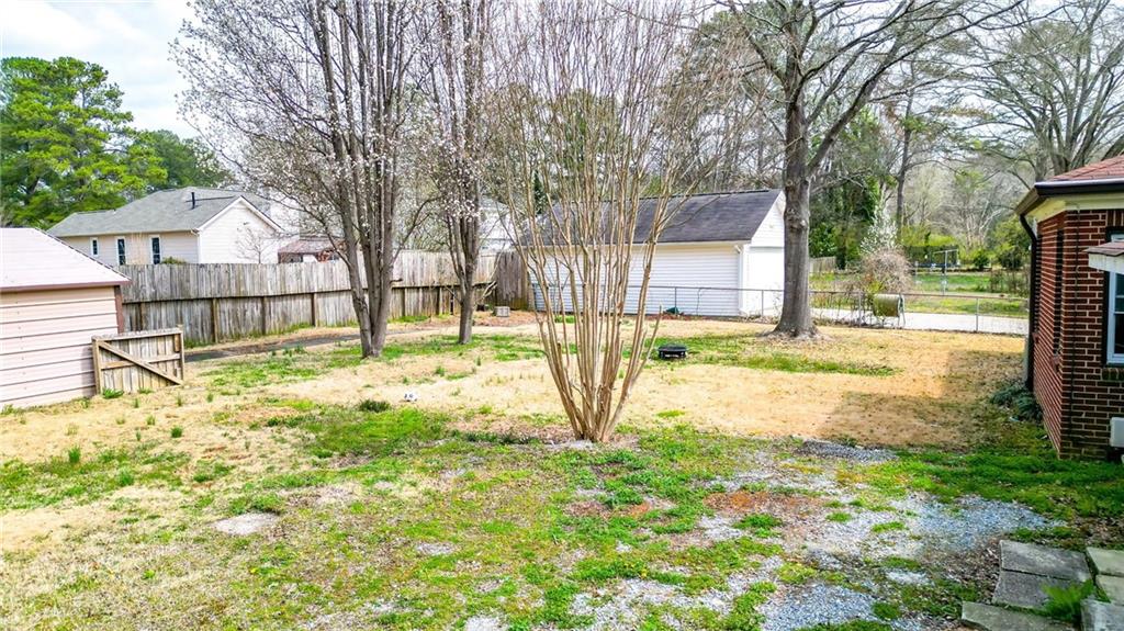 408 Robin Hood Road NE
