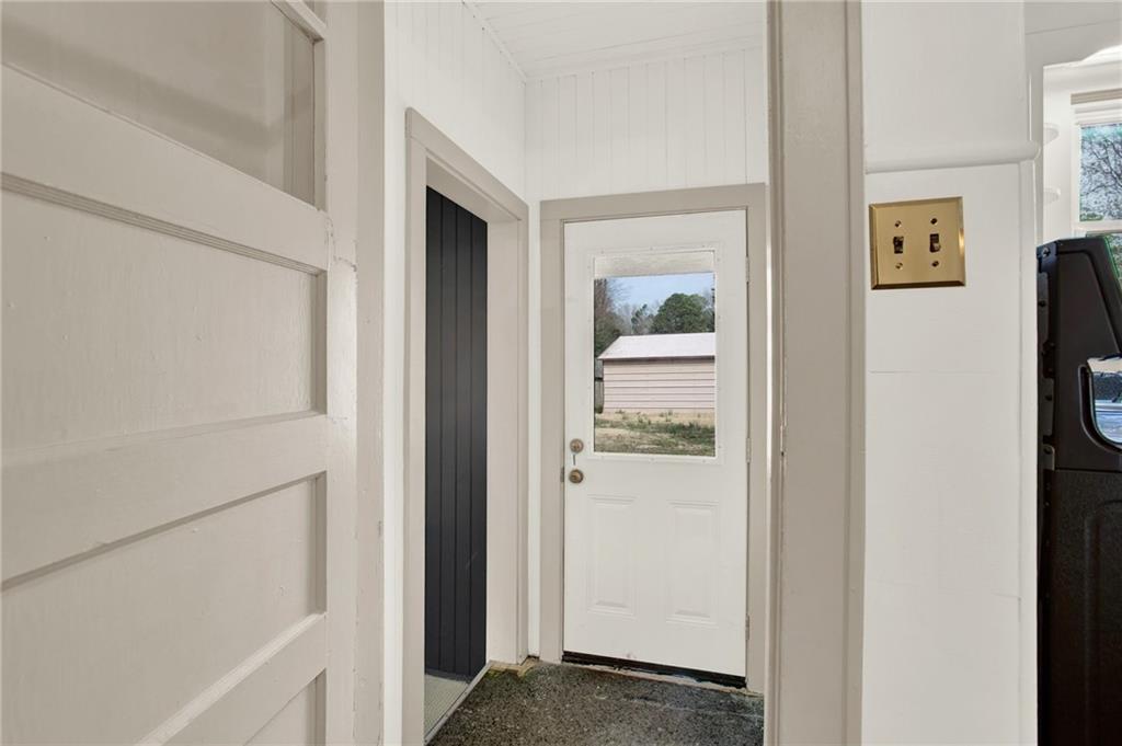 408 Robin Hood Road NE