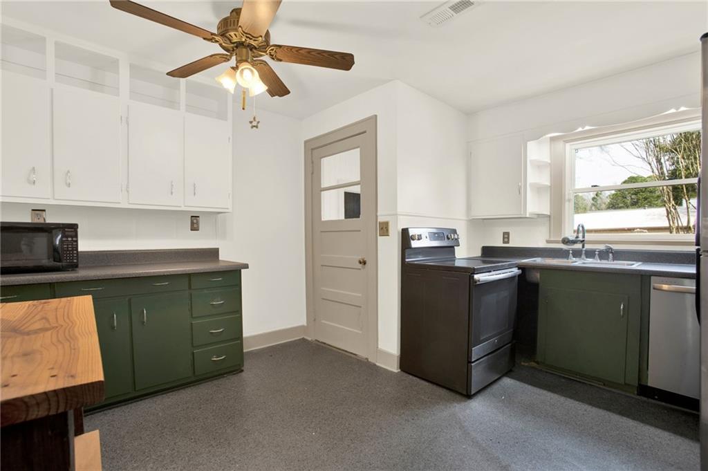 408 Robin Hood Road NE