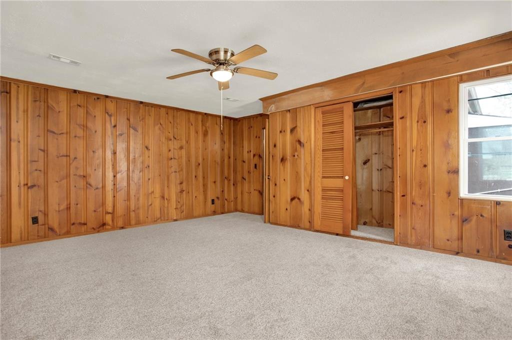 408 Robin Hood Road NE