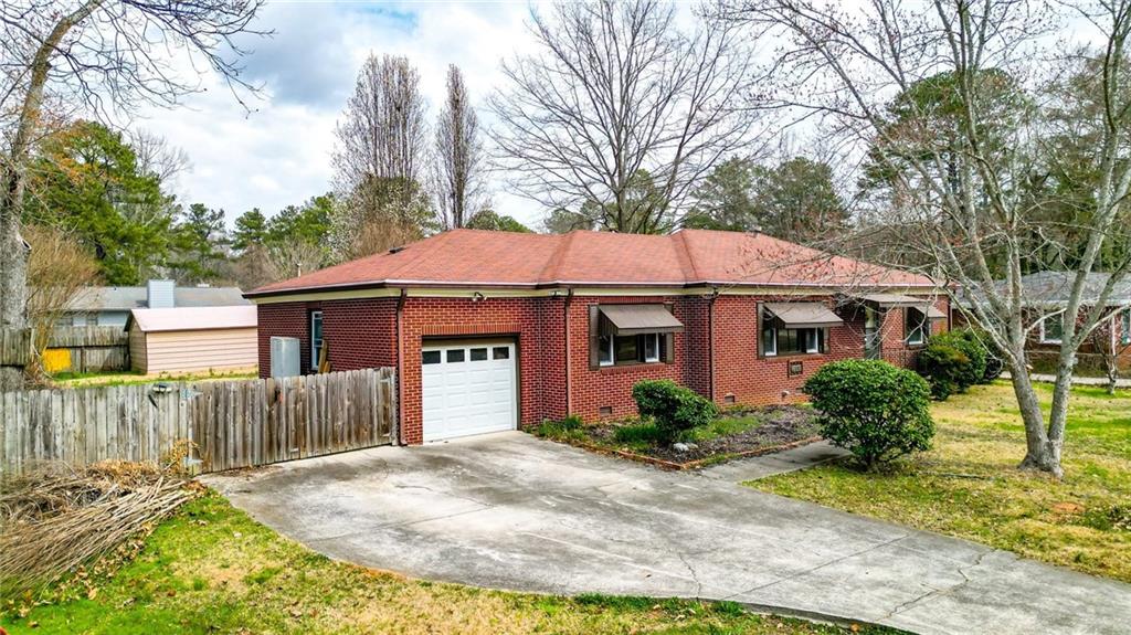 408 Robin Hood Road NE