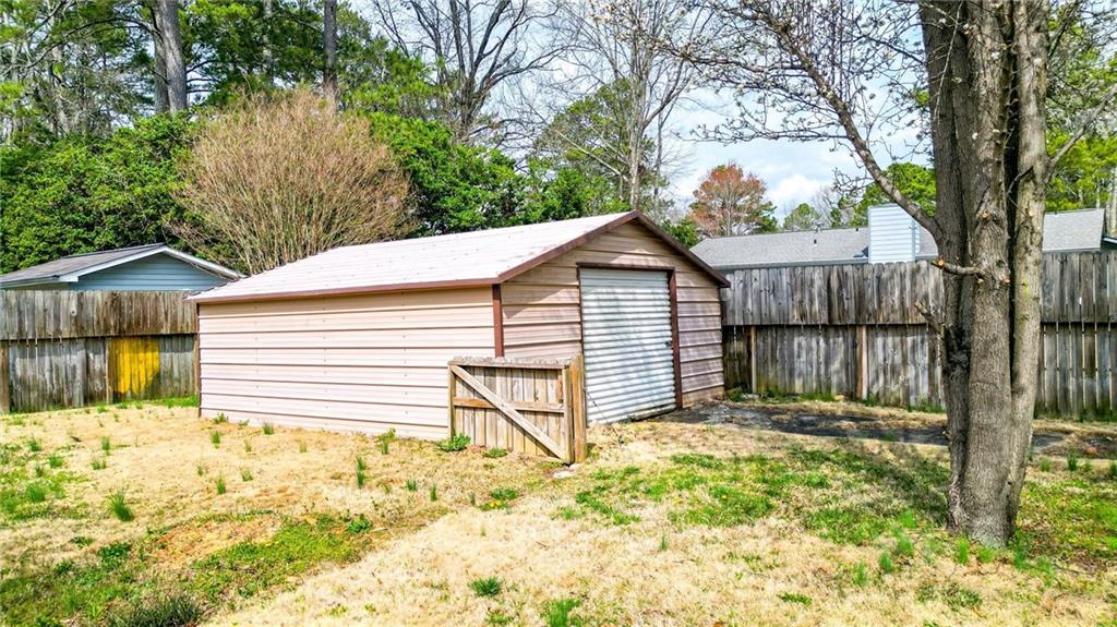 408 Robin Hood Road NE