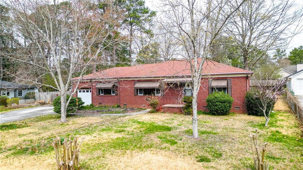 408 Robin Hood Road NE