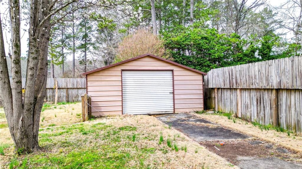 408 Robin Hood Road NE