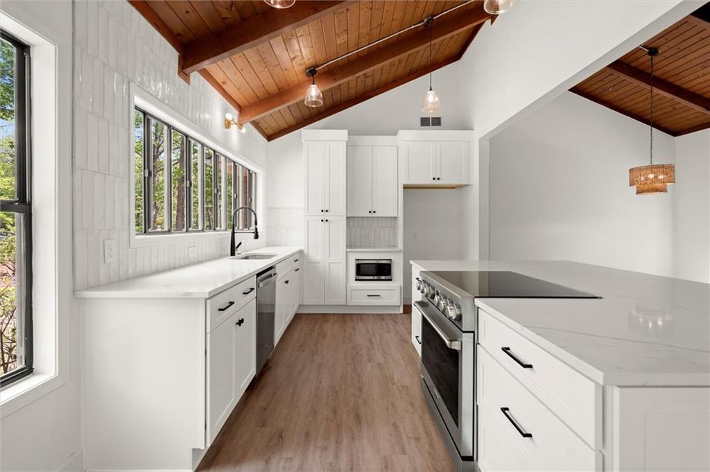 3510 Holliglen Drive