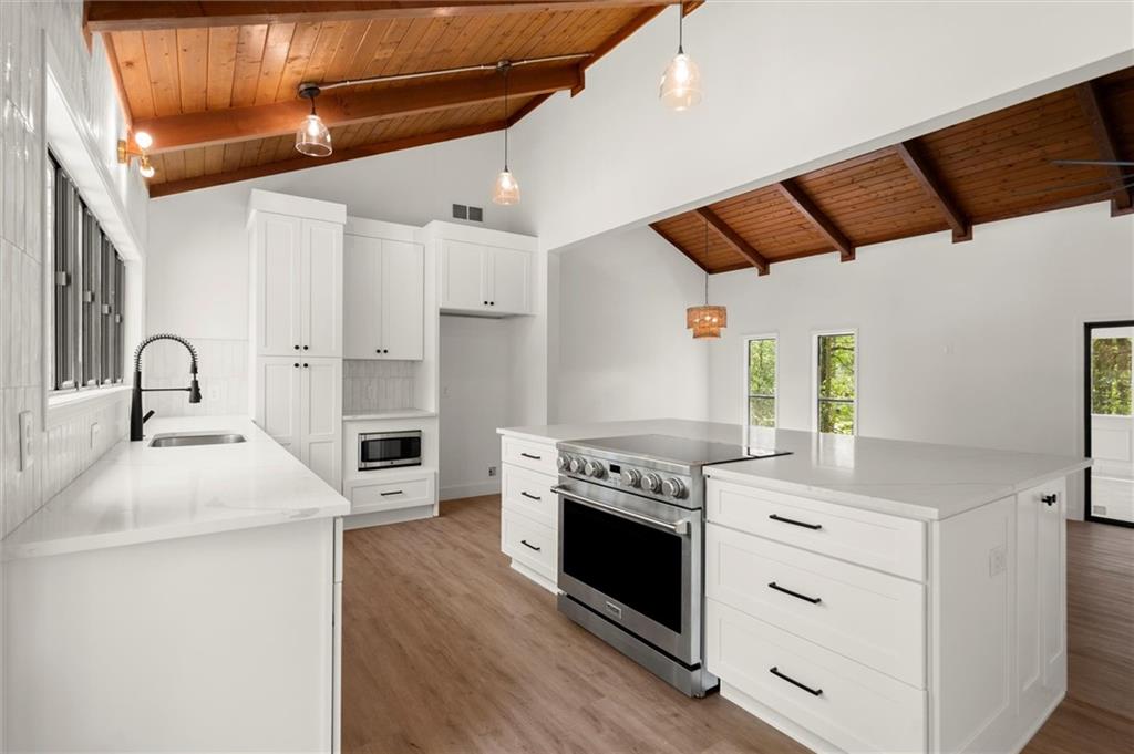 3510 Holliglen Drive