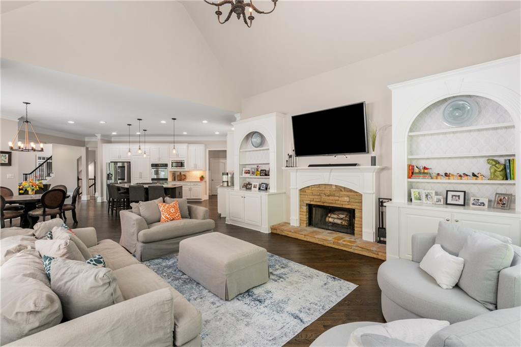 12815 Oak Falls Drive