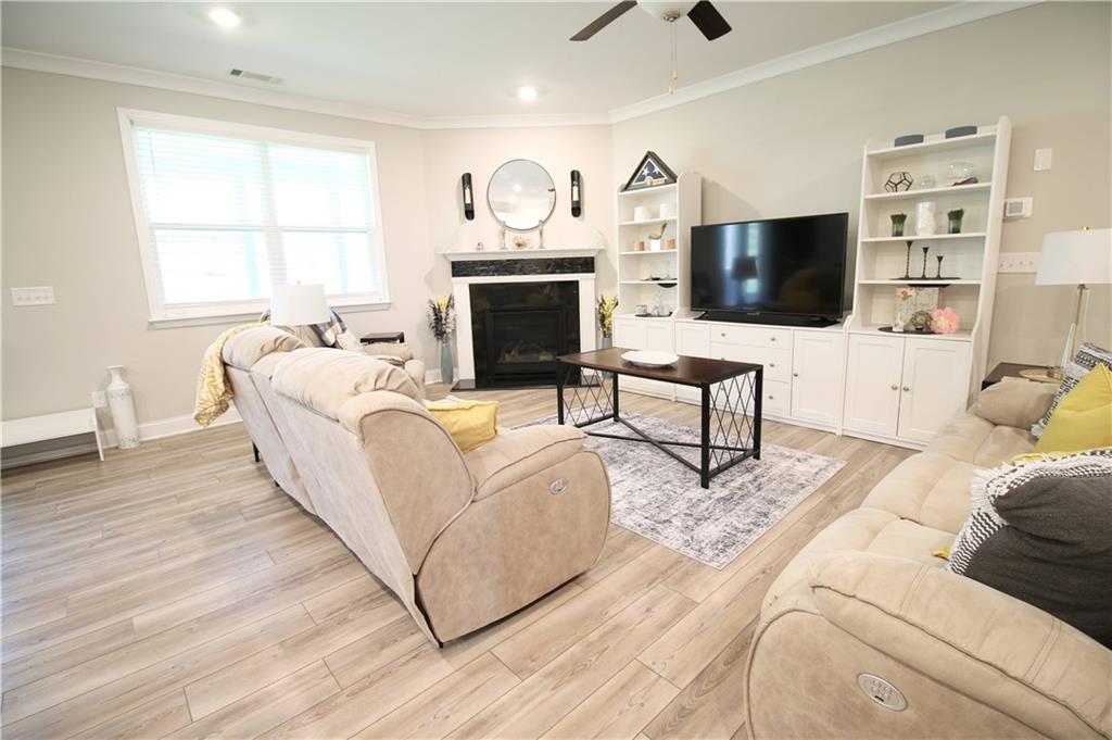 605 Oak Lane