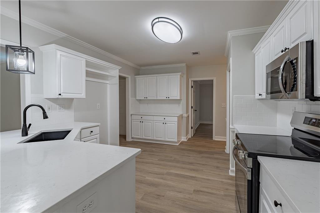 3807 Lance Bluff Court