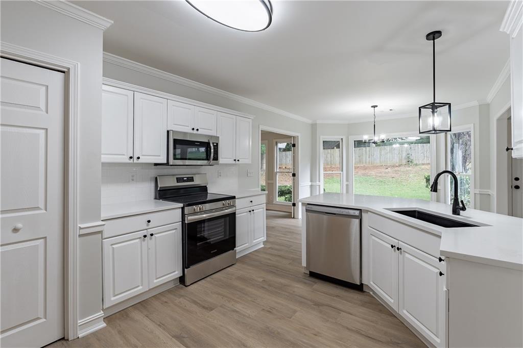 3807 Lance Bluff Court
