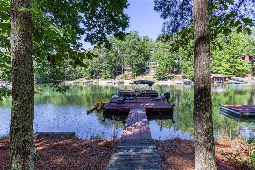 225 Lakeview Circle