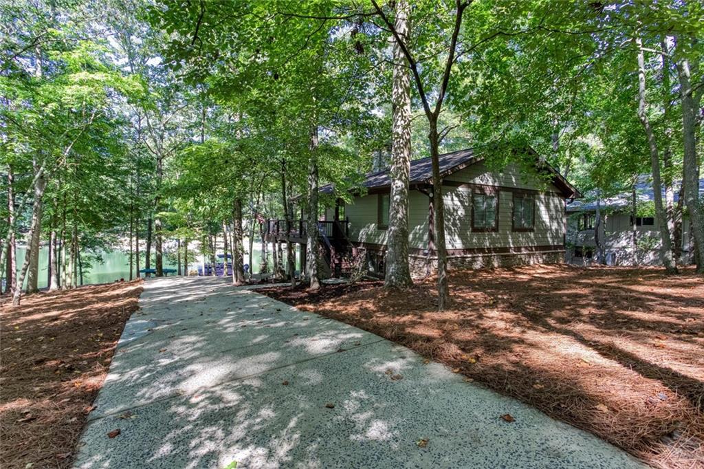 225 Lakeview Circle