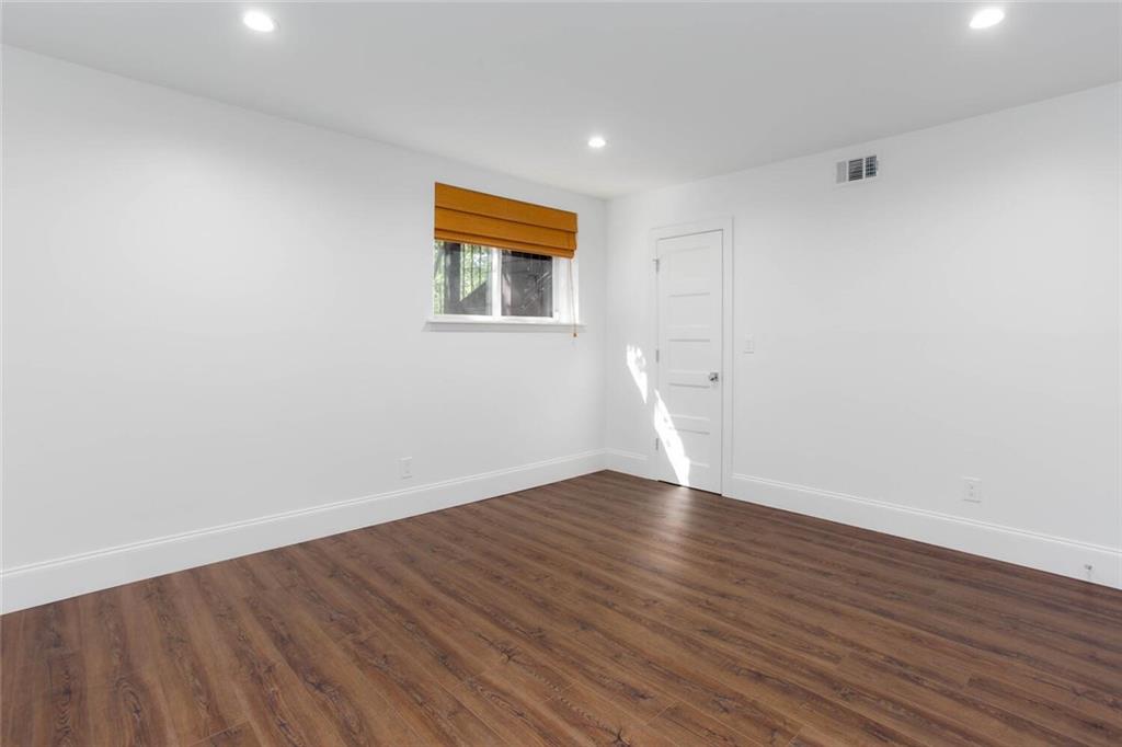 225 Lakeview Circle