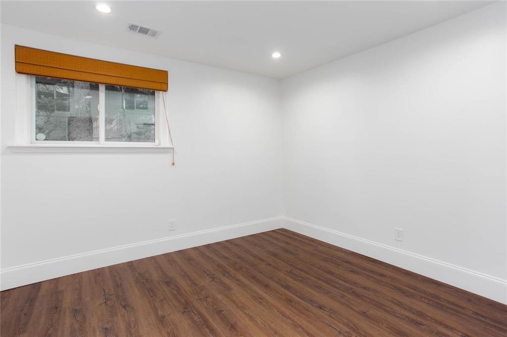 225 Lakeview Circle