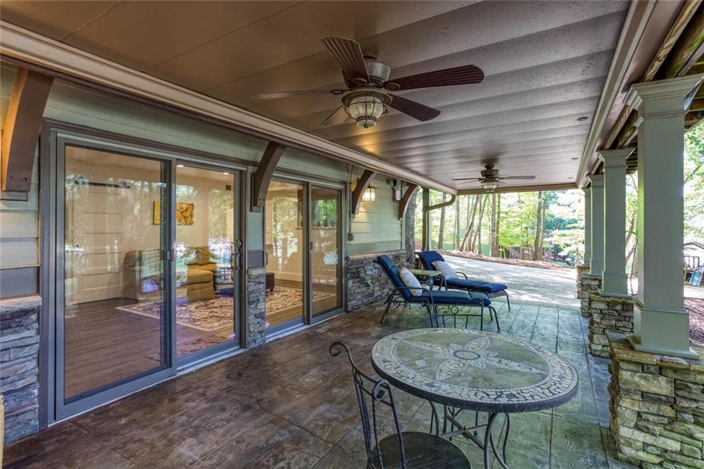 225 Lakeview Circle