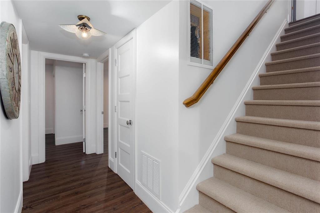 225 Lakeview Circle