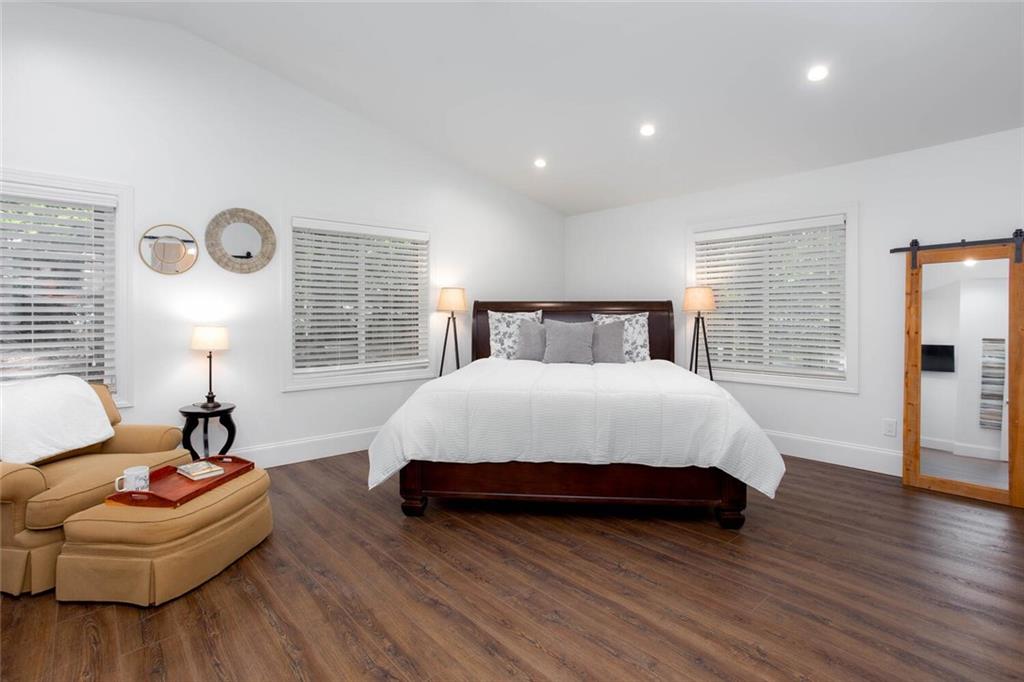 225 Lakeview Circle
