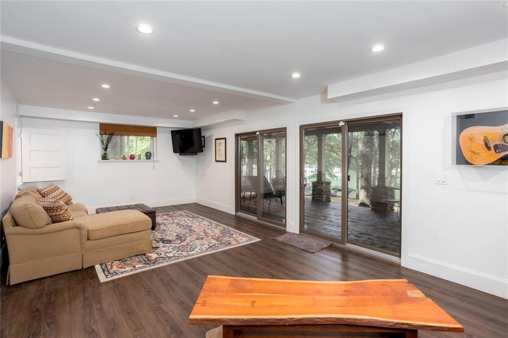225 Lakeview Circle