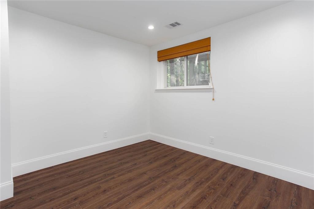 225 Lakeview Circle