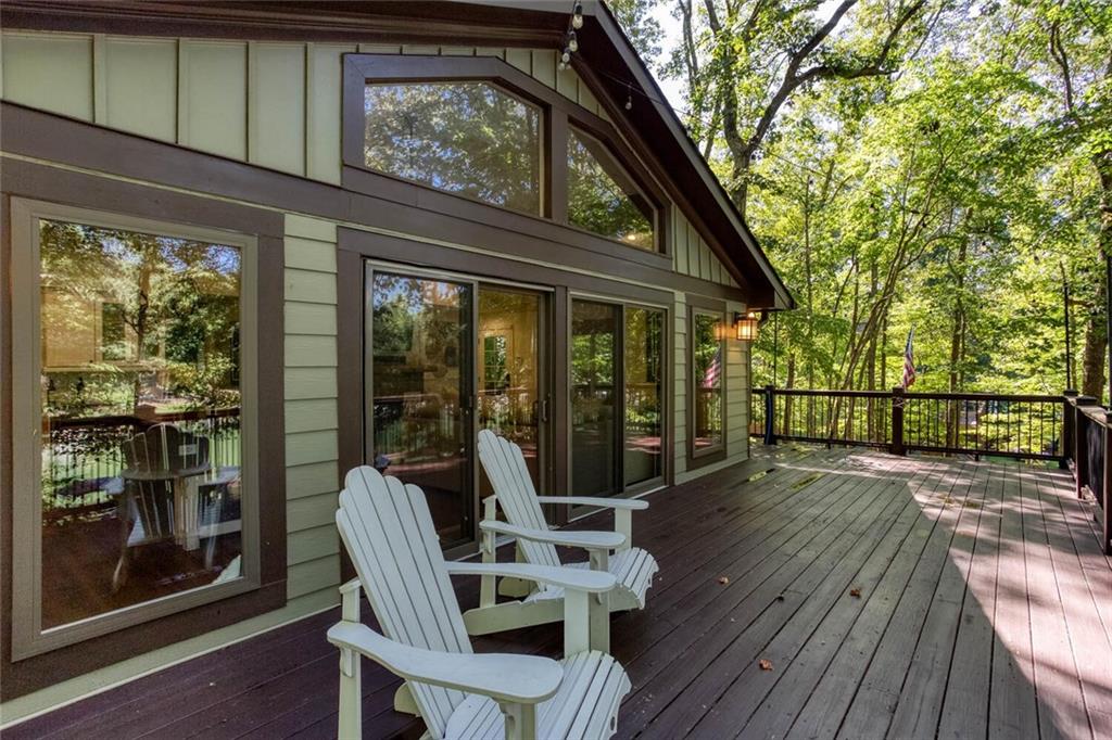225 Lakeview Circle