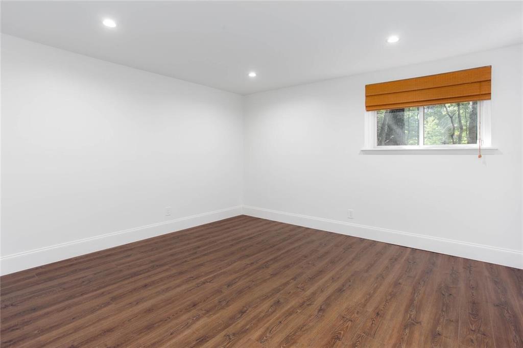 225 Lakeview Circle
