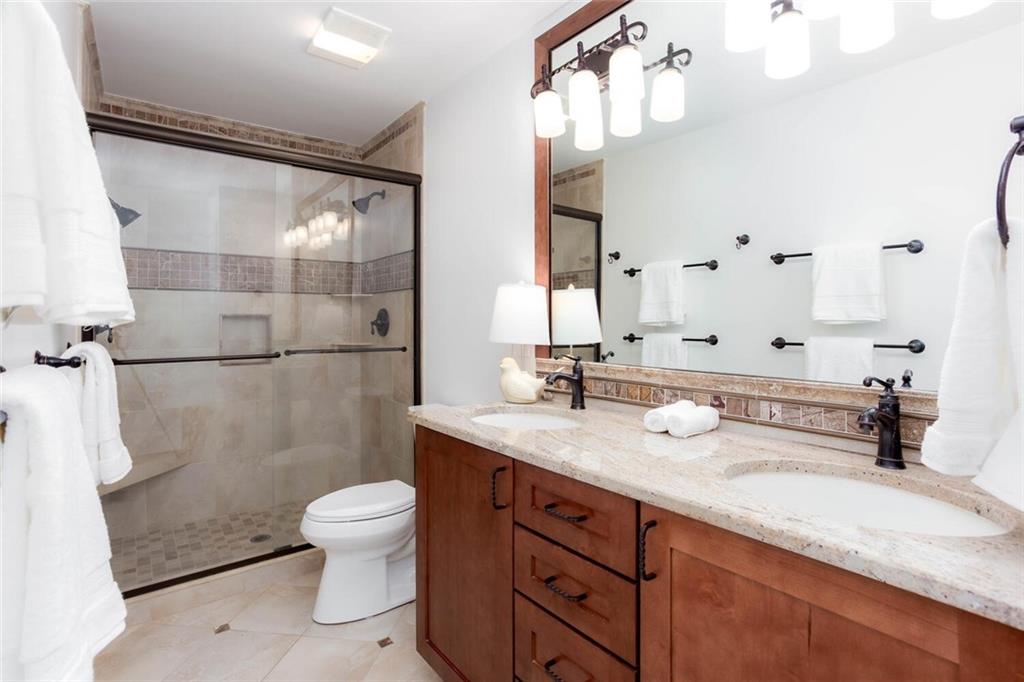 225 Lakeview Circle