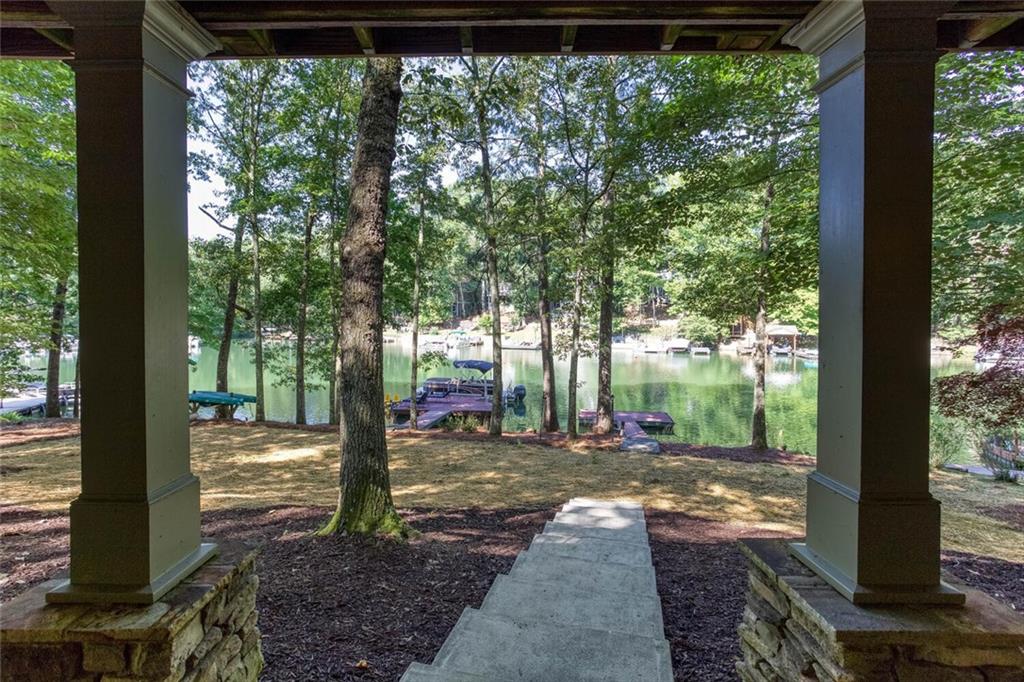 225 Lakeview Circle