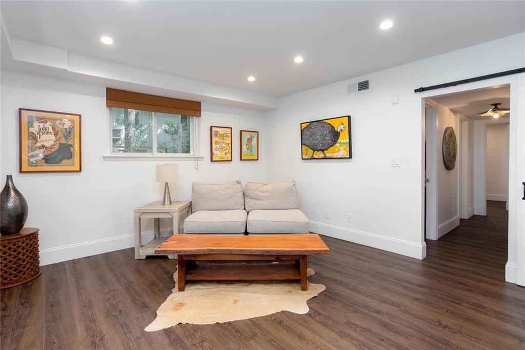 225 Lakeview Circle