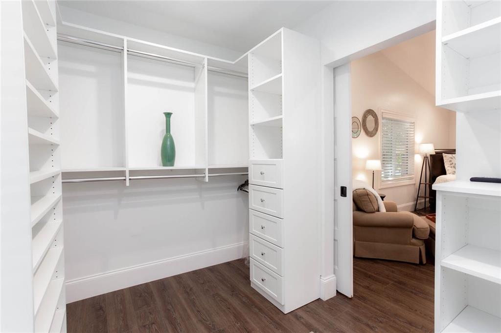 225 Lakeview Circle
