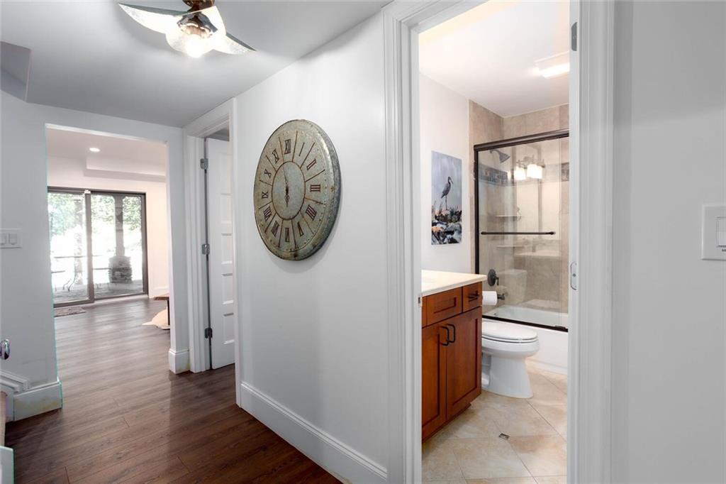 225 Lakeview Circle